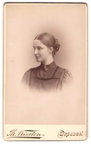 Fotografie Th. Kirsten, Dresden, Bautznerstrasse 12, Gerta Rottka im Profil