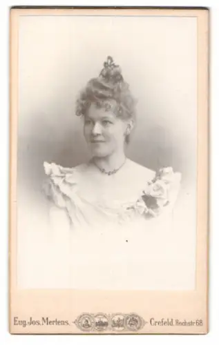 Fotografie Eug. Jos. Mertens, Crefeld, Hochstrasse 68, Portrait einer Dame 1899