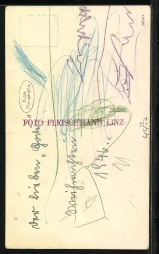 AK kleines Mädchen mit ihrer Puppe im Arm