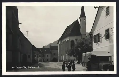 AK Oberwölz, junge Knaben in Tracht vor der Kirche