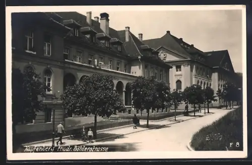 AK Kapfenberg, Friedrich Böhlerstrasse mit Passanten
