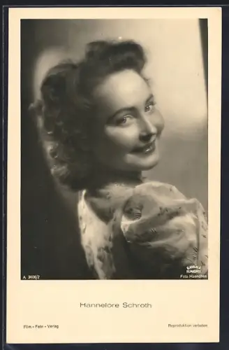 AK Schauspieler Hannelore Schroth, entzückend lächelnd