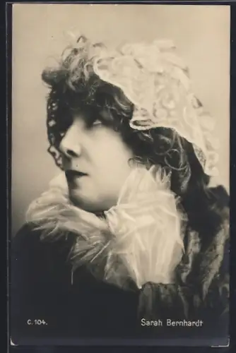AK Schauspielerin Sarah Bernhardt mit sehnsuchtsvollem Blick