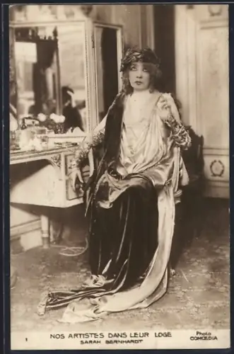 AK Schauspielerin Sarah Bernhardt im Kostüm einer Rolle