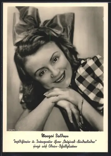 AK Schauspielerin Margot Saldner, Portrait mit Schleife im Haar