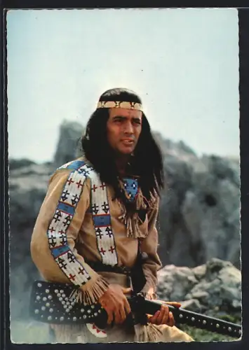 AK Pierre Brice, Der edle Winnetou erkennt die aufrichtige Gesinnung Old Shatterhands...