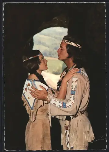AK Pierre Brice, Winnetou II., Szene mit Karin Dor
