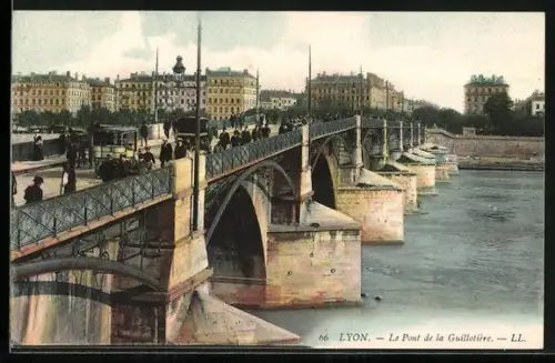 AK Lyon, le pont de la Guillotière, les piétons et chariots