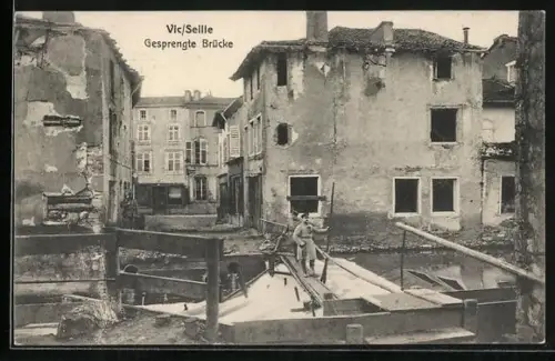 AK Vic / Seille, Blick auf die gesprengte Brücke
