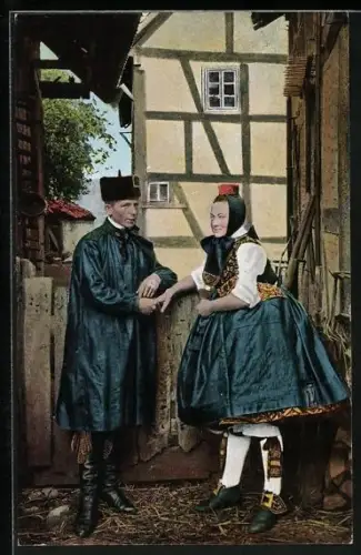 AK Hessische Trachten, Schwälmer Paar vor dem Haus