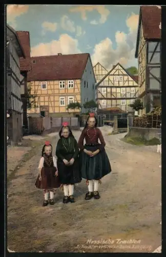 AK Hessische Trachten, Schwälmer Kinder beim Spaziergang