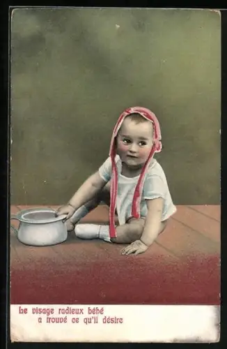 AK Le visage radieux bébé..., Kleines Kind mit Nachttopf, Toilettenhumor