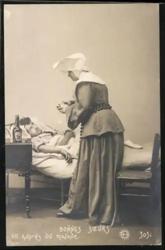 AK Krankenschwester vom Roten Kreuz gibt einem Kranken Medizin