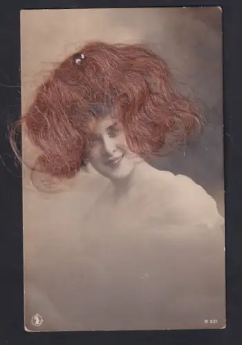 Echt-Haar-AK Porträt einer Dame mit hellbraunem Haar