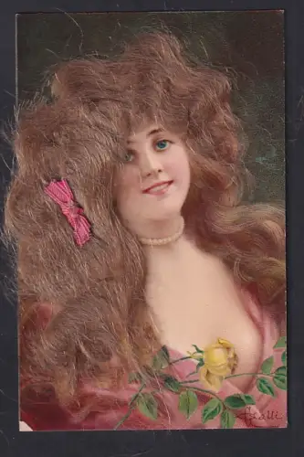 Echt-Haar-AK Porträt einer Frau mit langen hellbraunen Haaren