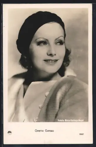 AK Schauspielerin Greta Garbo mit Mütze