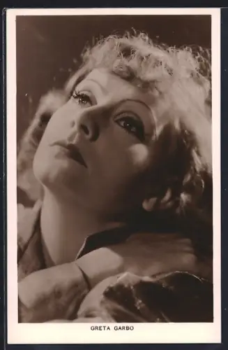 AK Schauspielerin Greta Garbo mit blondem lockigen Haar