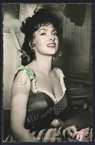 AK Schauspielerin Gina Lollobrigida im Dirndl