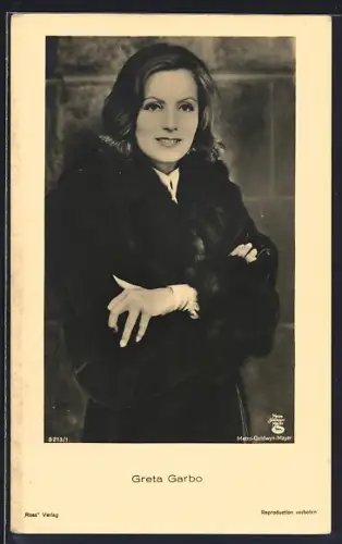 AK Schauspielerin Greta Garbo mit bezauberndem Lächeln