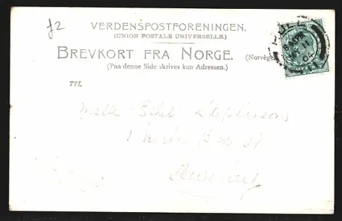 AK Raftsund, Ruderboot am Ufer, Blick auf Berge