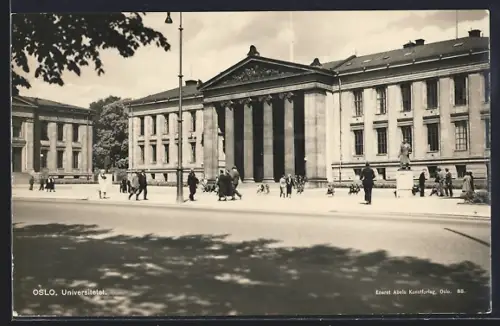 AK Oslo, Passanten vor der Universität