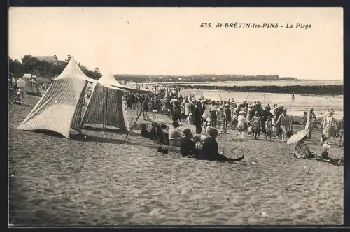 AK St-Brévin-les-Pins, La Plage animée avec tentes et baigneurs en été