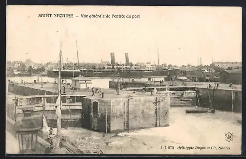 AK Saint-Nazaire, Vue générale de l`entrée du port