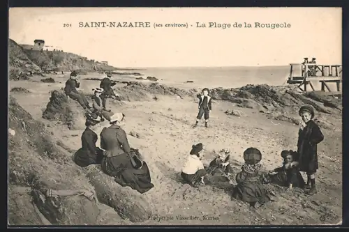 AK Saint-Nazaire, La Plage de la Rougeole avec des visiteurs sur le sable et les rochers