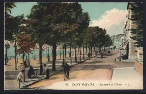 AK Saint-Nazaire, Boulevard de l`Océan avec promeneurs et cyclistes