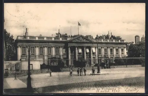 AK Nantes, Le Palais de Justice et la place animée