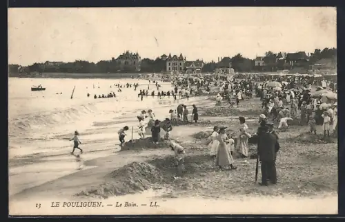 AK Le Pouliguen, Le Bain avec des baigneurs et promeneurs sur la plage animée