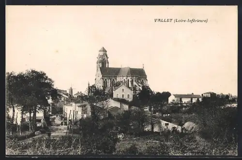 AK Vallet /Loire-Inférieure, Vue de l`église et du village environnant