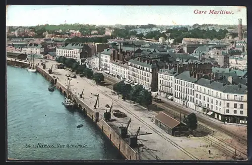 AK Nantes, Vue générale de la Gare Maritime et des quais animés