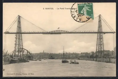 AK Nantes, Le Pont Transbordeur et vue sur le fleuve avec bateaux