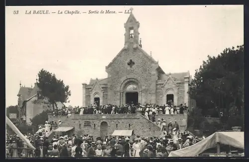 AK La Baule, La Chapelle, Sortie de Messe