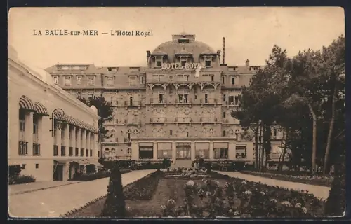 AK La Baule-sur-Mer, L`Hôtel Royal et ses jardins élégants