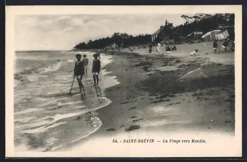 AK Saint-Brévin, La Plage vers Mindin avec baigneurs et cabanes