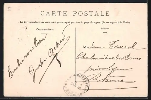 AK Le Cellier, L`Eglise et groupe de personnes devant l`édifice