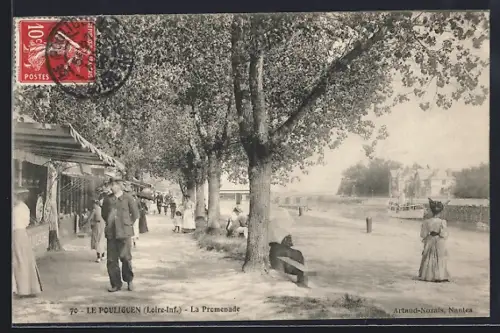 AK Le Pouliguen /Loire-Inf., La Promenade animée avec promeneurs et arbres ombragés