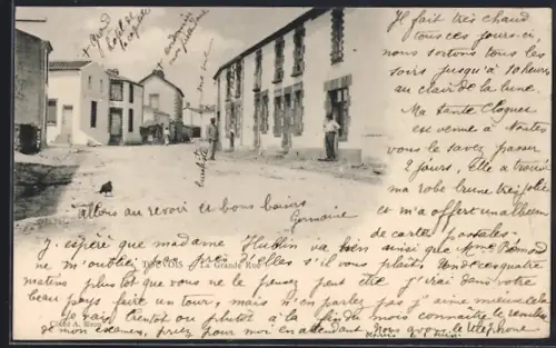 AK Touvois, La Grande Rue animée avec habitants et inscriptions manuscrites