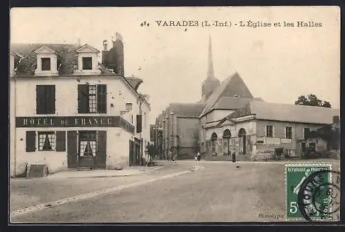 AK Varades /L.-Inf., L`Église et les Halles