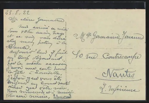 AK Pornichet, Enfants jouant sur la plage devant le Family Hôtel