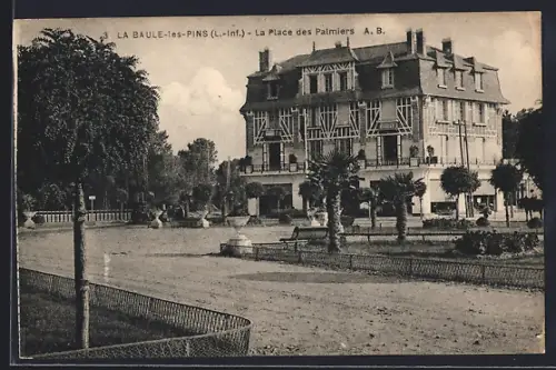 AK La Baule-les-Pins /L.-Inf., La Place des Palmiers