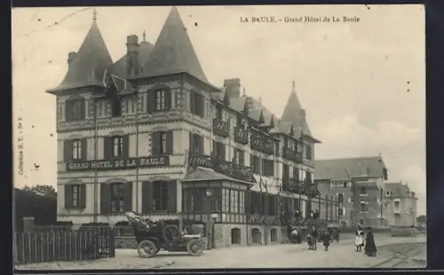 AK La Baule, Grand Hôtel de La Baule avec voiture ancienne devant l`entrée