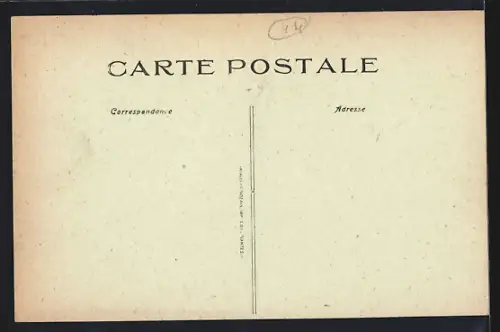 AK Saint-Nazaire, La Rue de Nantes animée avec passants et commerces