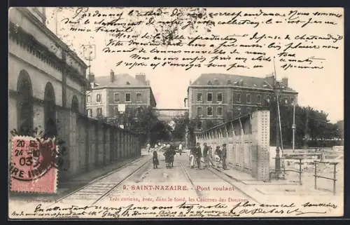 AK Saint-Nazaire, Pont roulant avec en fond les Casernes des Douanes