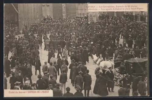 AK Nantes, Les Inventaires, agents deblaient la place Saint-Pierre devant la cathédrale