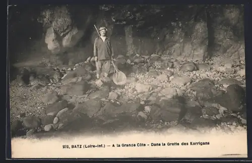 AK Batz /Loire-Inf., À la Grande Côte, Dans la Grotte des Korrigans
