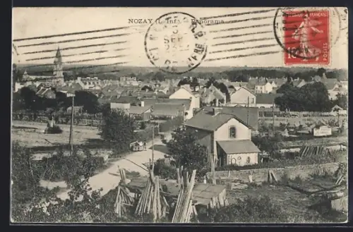 AK Nozay /L.-Inf., Panorama du village avec église et maisons environnantes