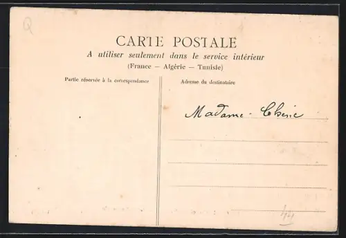 AK Le Croisic /Loire-Inférieure, La Poissonnerie avec charrettes et chevaux devant le bâtiment